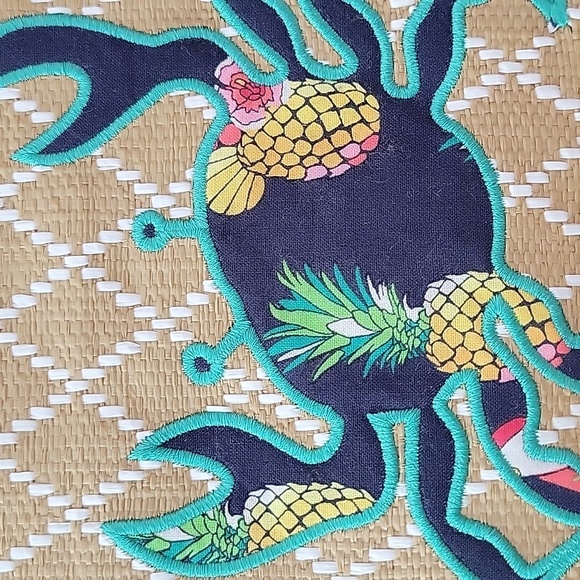 Vera Bradley Crab Patterned Clutch with Pineapple Design NWT - Picture 4 of 4